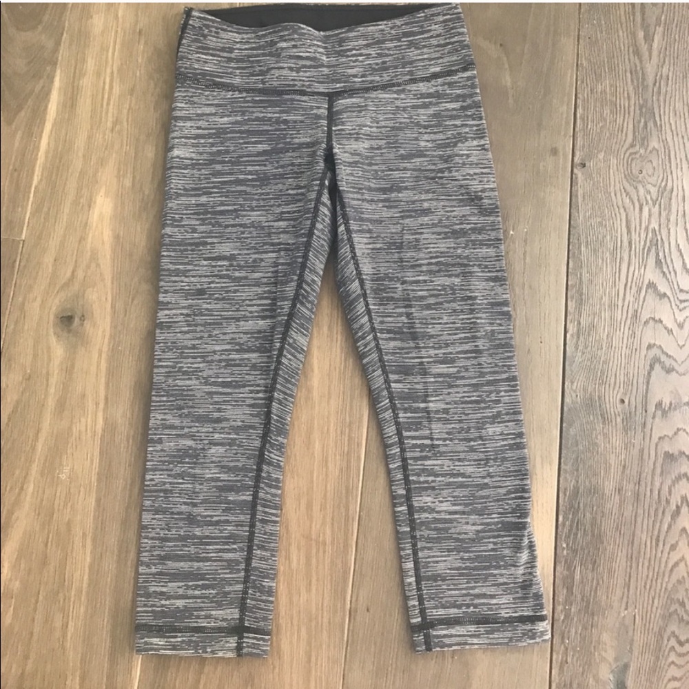 Lululemon Wunder Under cropped pants